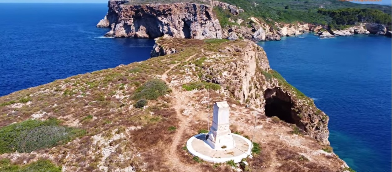 Τσιχλί Μπαμπά. Το νησί της Μεσσηνίας με το κρυμμένο μυστικό (βίντεο)