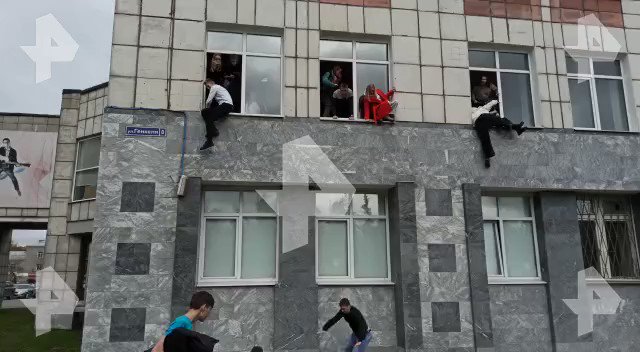 Πανικός στην Ρωσία: Φοιτητές πηδούν από τα παράθυρα για να γλιτώσουν από πυροβολισμούς  ενόπλου (upd) (βίντεο)