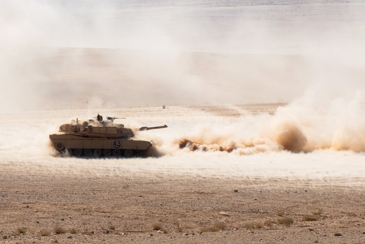 Βίντεο: M1 Abrams εναντίον Bradley