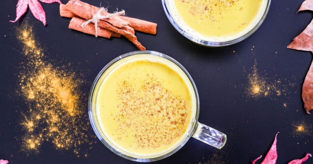 Καφές με κουρκουμά και χρυσός καφές latte: Τα οφέλη τους για την υγεία μας και πως να τους φτιάξετε στο σπίτι