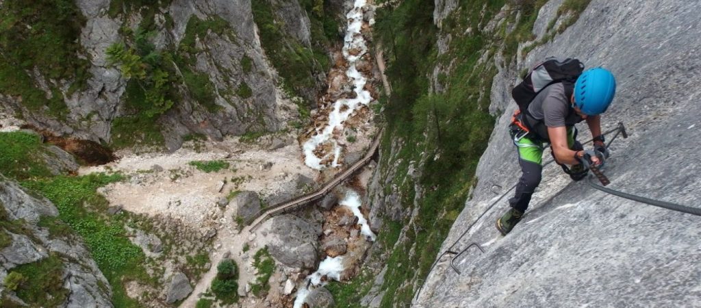 Μόσχα: Σοβαρός τραυματισμός ορειβάτη ύστερα από φοβερή πτώση (βίντεο)