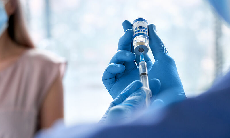 Τρίτη δόση μόνο με εμβόλιο mRNA – Σήμερα οι ανακοινώσεις