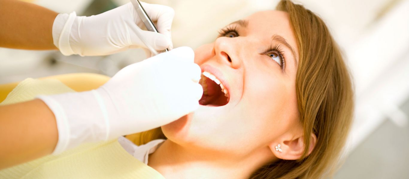 «Φρούριο» τα οδοντιατρεία: Με rapid test οι εμβολιασμένοι & με μοριακό οι ανεμβολίαστοι