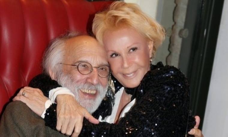 Σπάνια φωτογραφία: Το φιλί της Ζωής Λάσκαρη και του Αλέξανδρου Λυκουρέζου από το 1994 (φωτο)