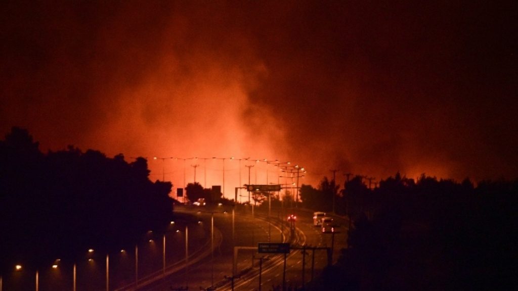 Νέα Μάκρη: Νέες κυκλοφοριακές ρυθμίσεις εξαιτίας της φωτιάς