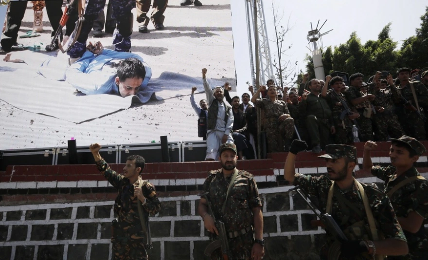 Υεμένη: Αντάρτες Χούθι εκτέλεσαν δημόσια 9 «κατασκόπους» – Τους πυροβόλησαν σε κεντρική πλατεία