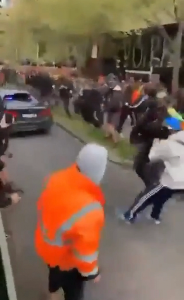 Πρωτοφανή τα επεισόδια στην Αυστραλία – Εξέγερση των εργατών κατά του υποχρεωτικού εμβολιασμού (βίντεο)