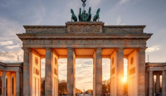 Γερμανία: Προς κατάργηση η μετ’ αποδοχών άδεια για την καραντίνα ανεμβολίαστων!