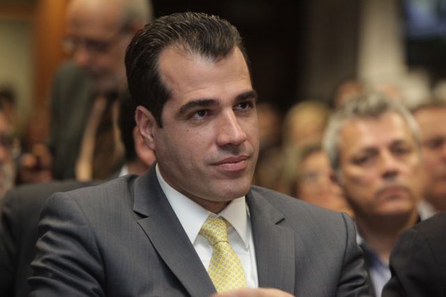 Θεσσαλονίκη: Υγειονομικοί αποδοκίμασαν τον Θ.Πλεύρη κατά την άφιξή του στο ΕΚΑΒ (βίντεο)