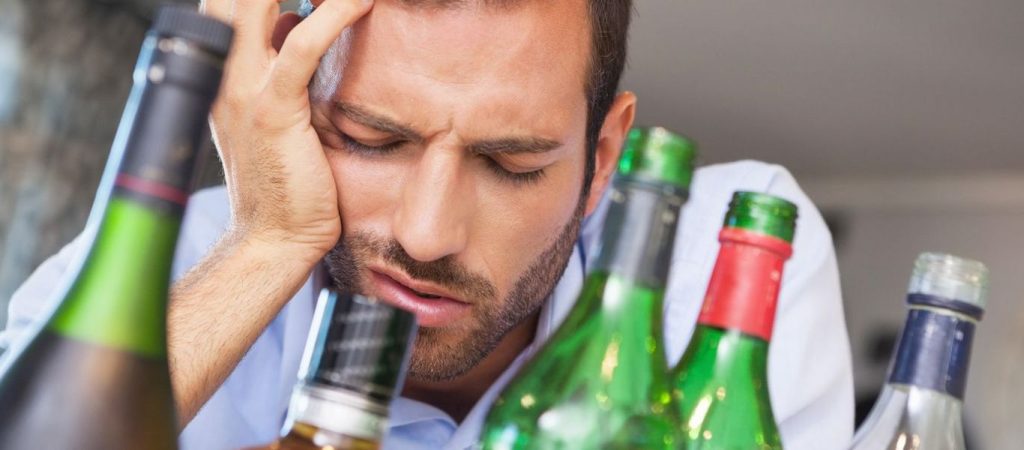 Δείτε πως να αντιμετωπίσετε το hangover – Ο λόγος που δημιουργεί πονοκέφαλο