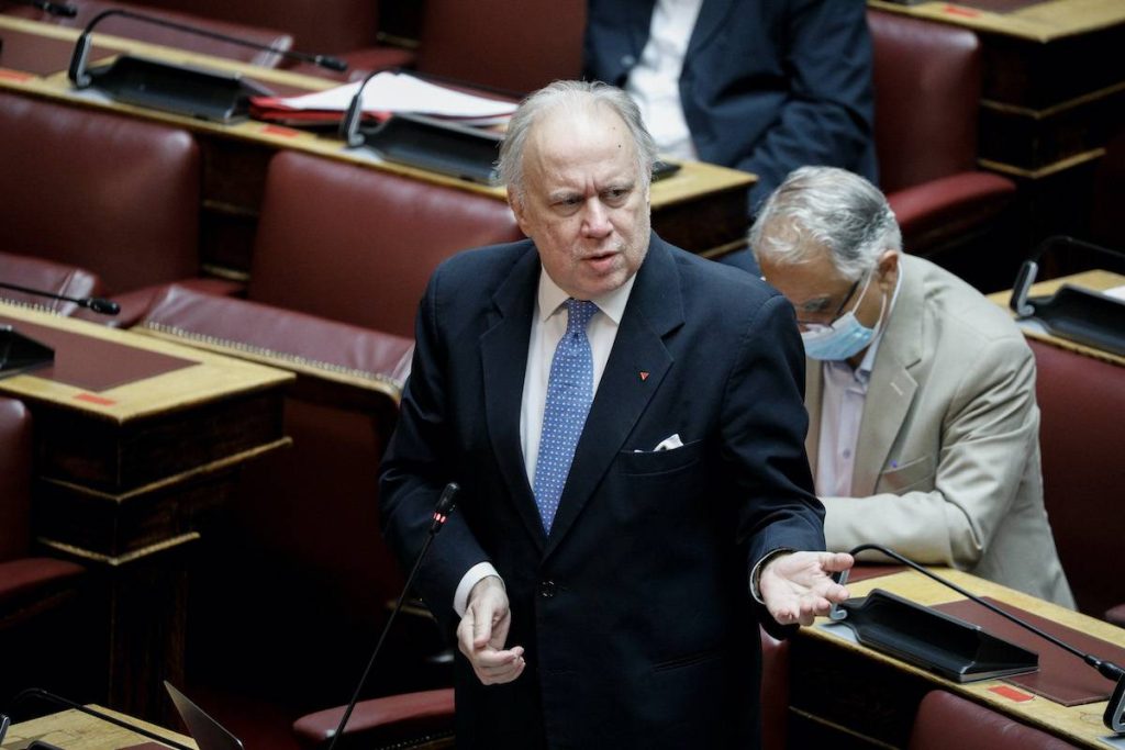 Κατρούγκαλος υπέρ Ελπιδοφόρου και κατά κυβέρνησης: «Ανοίκειο και αντισεισμικό το ύφος της κριτικής »