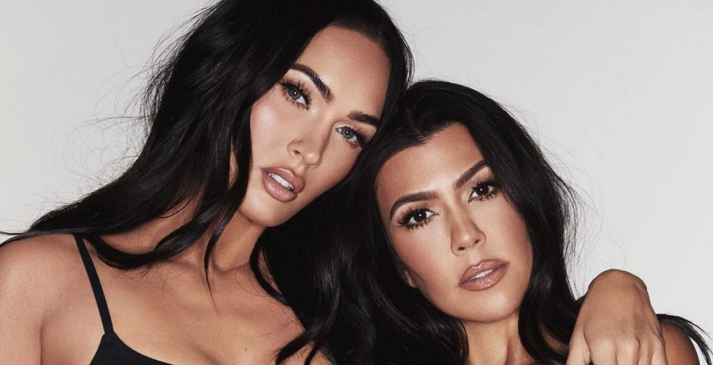 Μέγκαν Φοξ και Κόρτνεϊ Καρντάσιαν ποζάρουν τοπλες και κάνουν τον ανδρικό πληθυσμό να «παραληρεί» (φωτο)