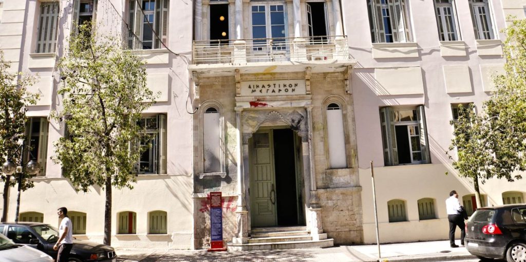 Στον Εισαγγελέα δημοτική υπάλληλος στο Ηράκλειο Κρήτης επειδή πήγαινε στη… δουλειά της