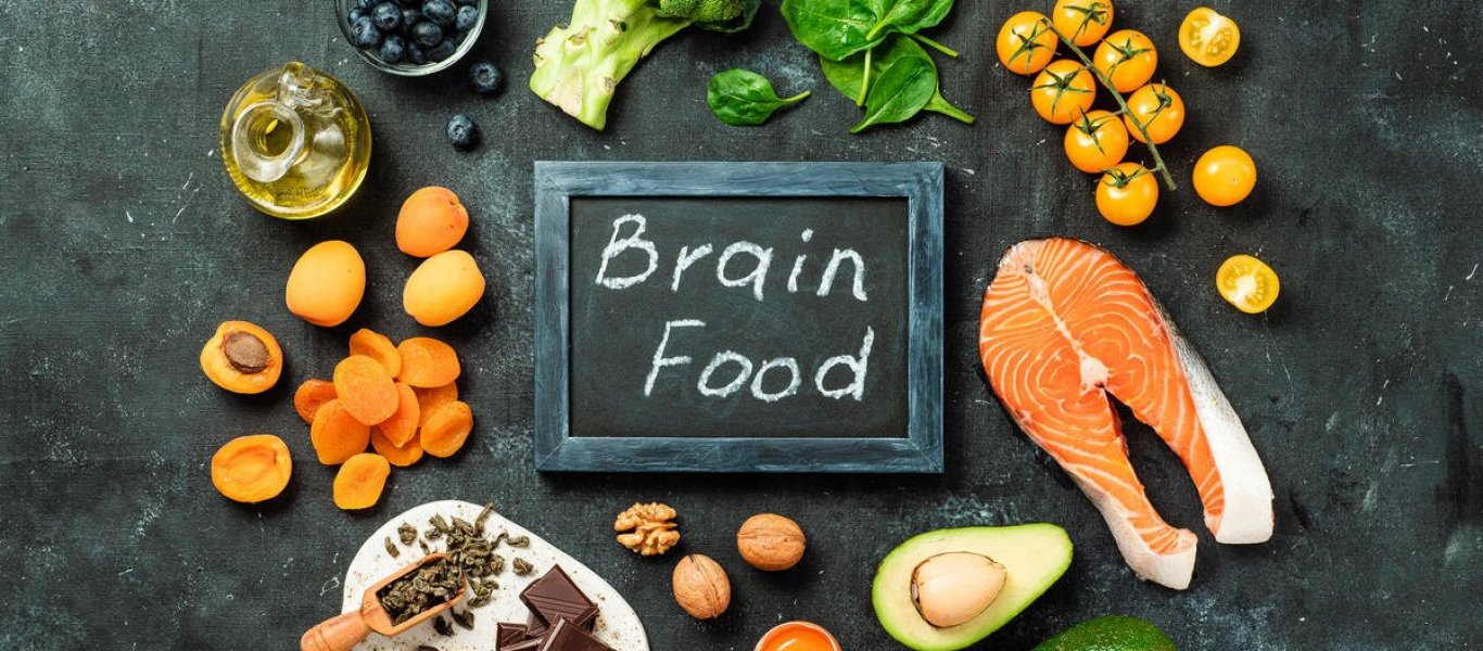 Αυτές είναι οι 5+1 τροφές που επιβραδύνουν τη λειτουργία του εγκεφάλου