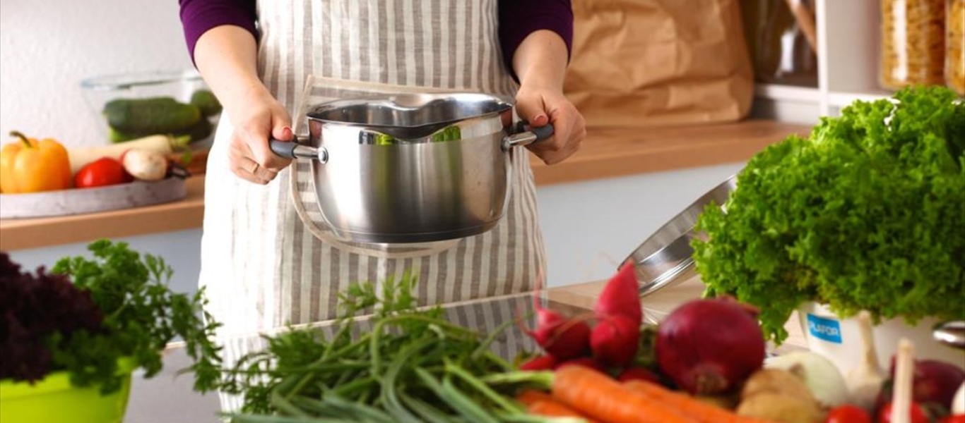 Ξεκινάτε την φοιτητική σας ζωή; – 8 μαγειρικές συμβουλές που θα πιάσουν τόπο