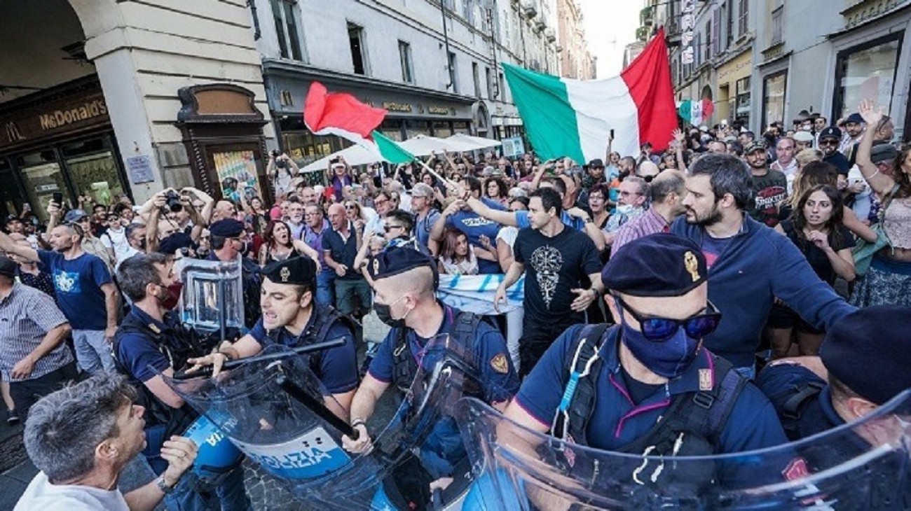 Επεισόδια στην Ιταλία σε διαδήλωση για το πιστοποιητικό εμβολιασμού