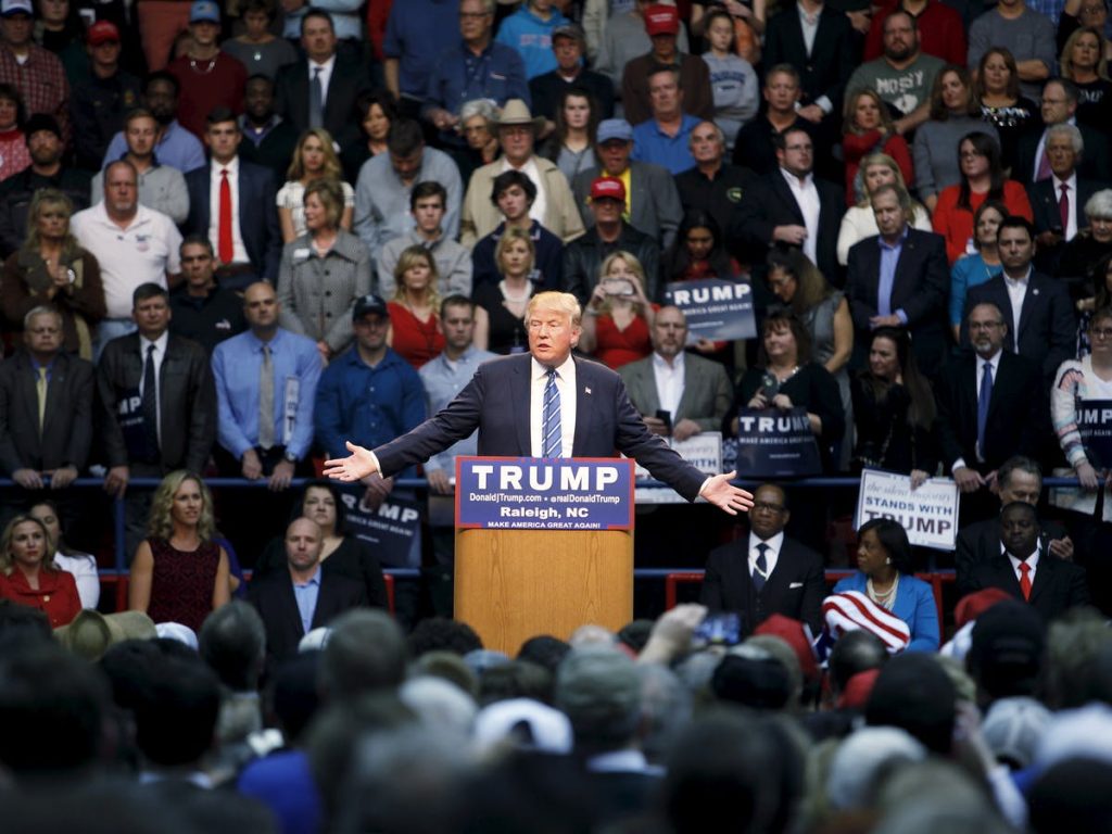 Εκατομμύρια Αμερικανοί ζητούν την ανατροπή του Τ.Μπάιντεν: «Είναι ένας παράνομος πρόεδρος» (βίντεο)