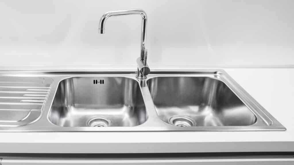 Καθαρίστε και γυαλίστε τον inox νεροχύτη σας με αυτό το απλό και έξυπνο κόλπο