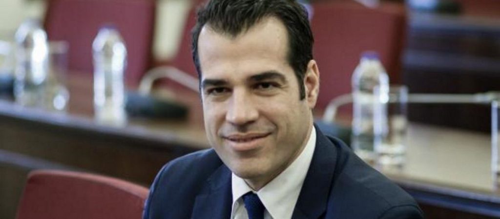 Γερμανικές εκλογές: Ο Θάνος Πλεύρης χαμογελαστός στη γερμανική πρεσβεία! (φώτο)