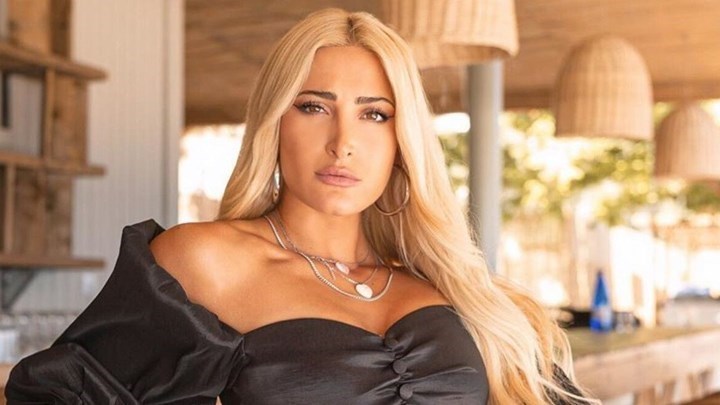 J2US: Η Ιωάννα Τούνη άναψε φωτιές με το μαύρο see through φόρεμά της (βίντεο)