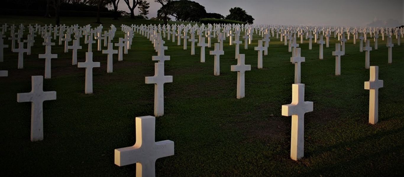 Ανατριχιαστικό εύρημα: Άντρας βρήκε ανθρώπινα μαλλιά να ξεπροβάλουν μέσα από τάφο 100 ετών! (βίντεο)