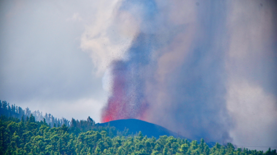 Ισπανία: Λάβα θερμοκρασίας 1.250 βαθμών Κελσίου από την έκρηξη ηφαιστείου θα φτάσει μέχρι τον Ατλαντικό (βίντεο)