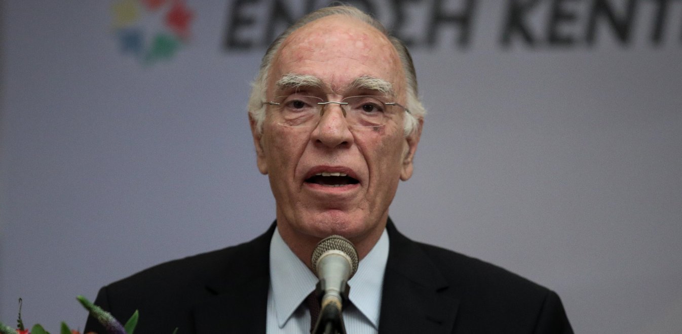 Σπέκουλα με την κατάσταση της υγείας του Βασίλη Λεβέντη από τους «πλασιέ» των εμβολίων