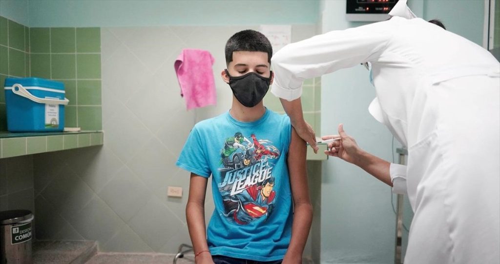 Δ.Γάκης: «Αν ένα παιδί πάρει πλήρη δόση εμβολίου αυξάνεται ο κίνδυνος επιπλοκών»
