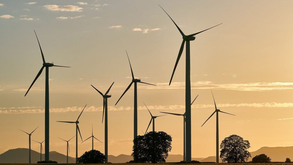 Ανακαλούν «άρον-άρον» τις άδειες για τα αιολικά πάρκα στο βουνό της Βόρειας Εύβοιας που σώθηκε από τις φωτιές