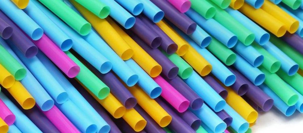 Δείτε τις τρεις εναλλακτικές χρήσεις που έχουν τα καλαμάκια