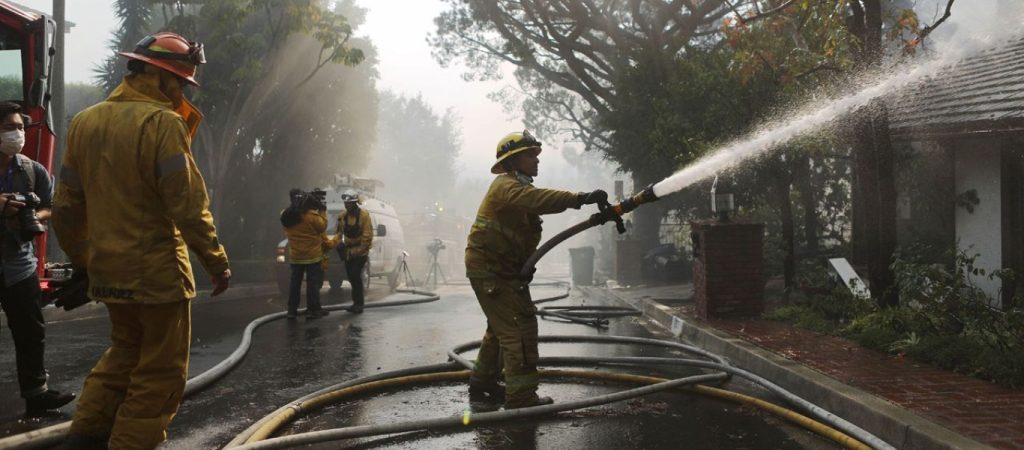 Αντίθετοι με τον υποχρεωτικό εμβολιασμό οι πυροσβέστες του Λος Άντζελες – Καταθέτουν αγωγή κατά της πόλης