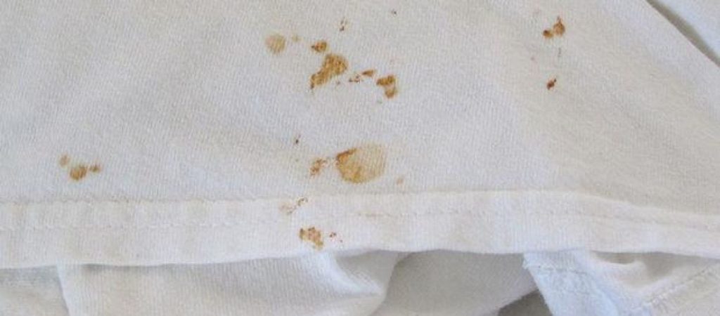 Το κόλπο για να εξαφανίσετε εύκολα τη σκουριά από τα αγαπημένα σας ρούχα