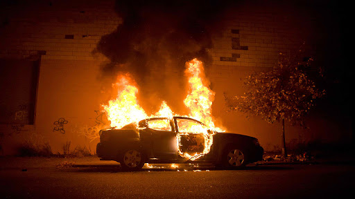 Μύκονος: Αυτοκίνητο Γάλλων τυλίχθηκε στις φλόγες – Σε εξέλιξη οι έρευνες