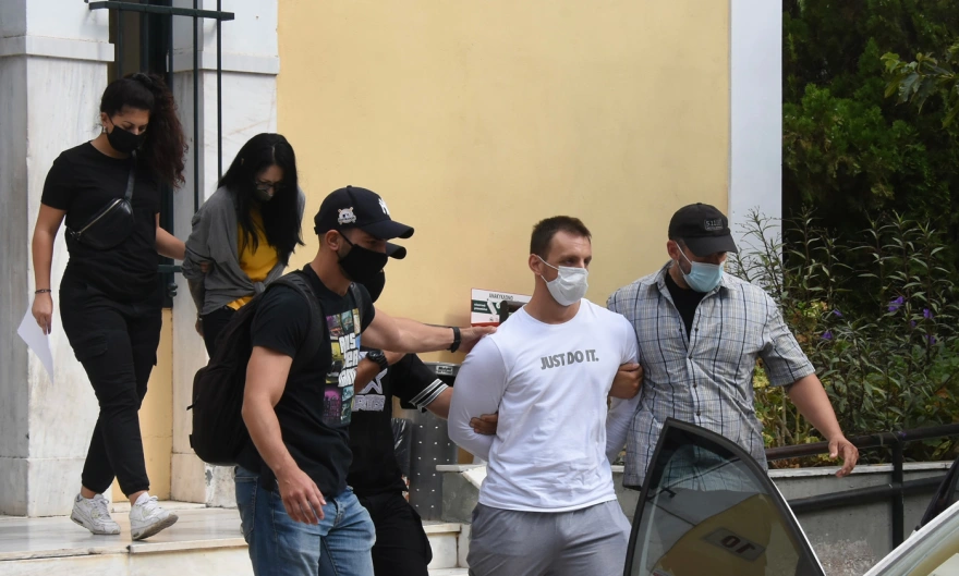 Ληστεία σε τράπεζα στην Μητροπόλεως: Κακουργηματικές διώξεις στον 33χρονο