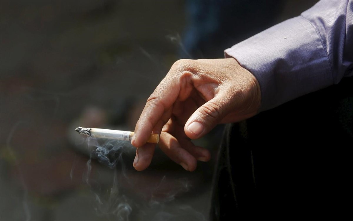 Νέα έρευνα: «Το κάπνισμα είναι πολύ πιθανό να επιδεινώσει τη σοβαρότητα της Covid-19»