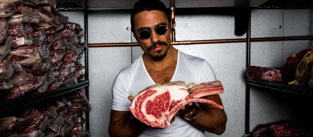 «Ζαλίζουν» οι τιμές στο εστιατόριο του Salt Bae στο Λονδίνο – Τον γύρο του διαδικτύου κάνει απόδειξη 1.812 λιρών