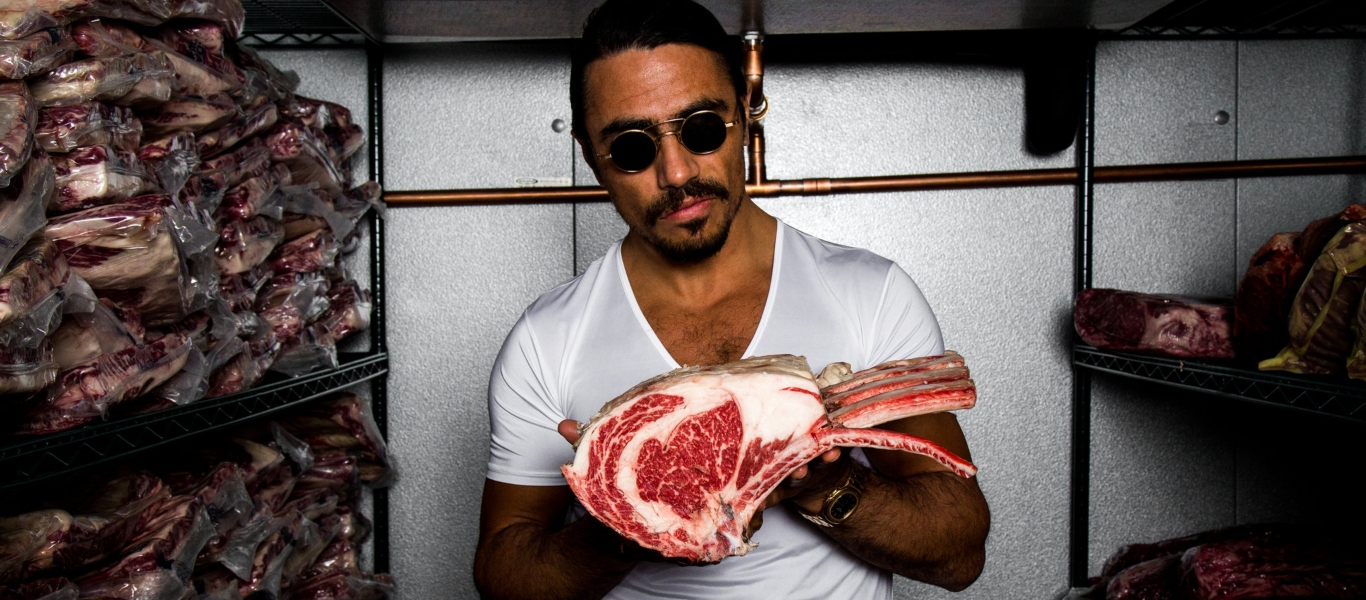 «Ζαλίζουν» οι τιμές στο εστιατόριο του Salt Bae στο Λονδίνο – Τον γύρο του διαδικτύου κάνει απόδειξη 1.812 λιρών