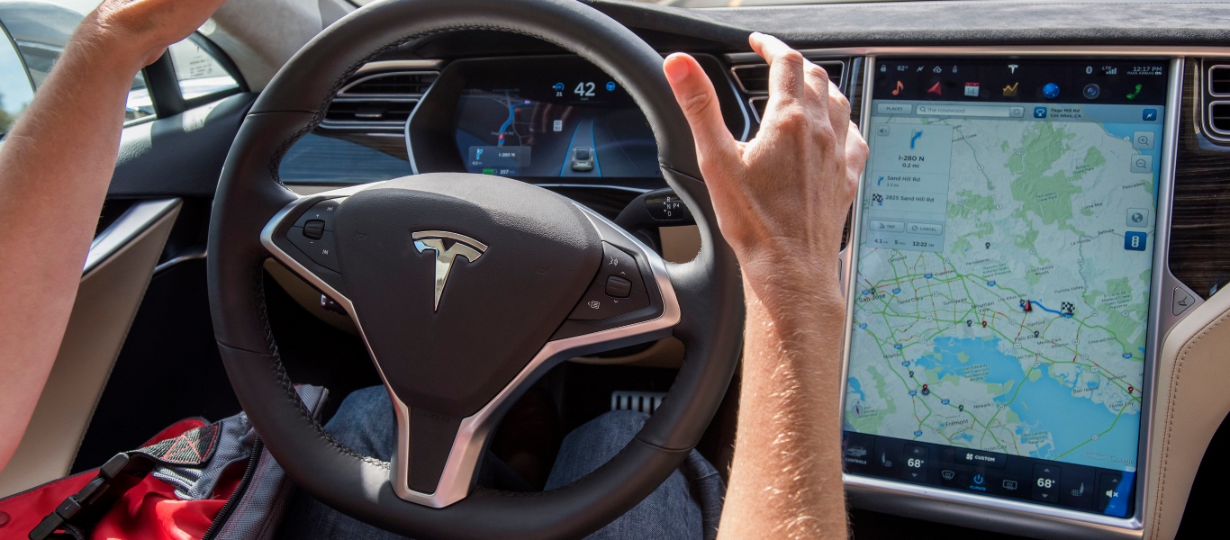 Tesla Autopilot: Έρευνα παρουσίασε το ανθρώπινο πρόβλημα που υπάρχει
