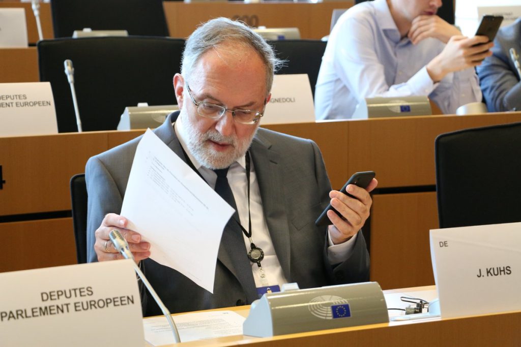 «Καταπέλτης» ο J.Kuhs μέσα στην Ευρωβουλή για τα εμβόλια: «Επιτέλους σταματήστε αυτό το ανθρώπινο πείραμα»!