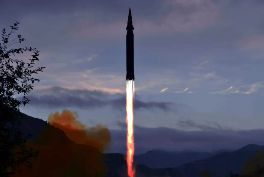 Η Βόρεια Κορέα εκτόξευσε δοκιμαστικά υπερηχητικό πύραυλο (βίντεο)