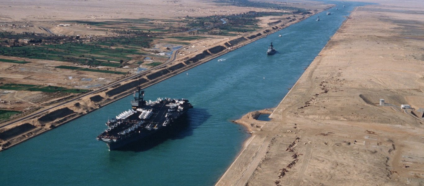 Ιστορικό ρεκόρ διέλευσης πλοίων σήμερα στη Διώρυγα του Σουέζ: Πέρασαν 87 πλοία