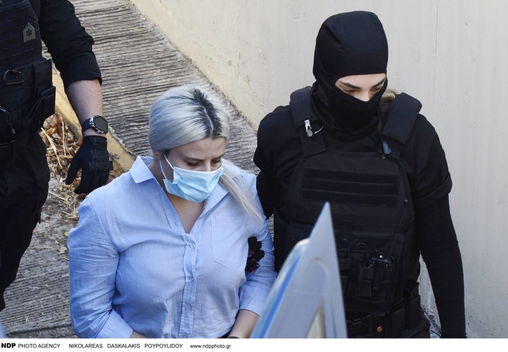 Βιτριόλι – Ξέσπασε η οικογένεια της Ιωάννας: «Σκύλα – Απόβρασμα της κοινωνίας!» – Κατηγορούμενη: «Ξέρεις γιατί έγινε»