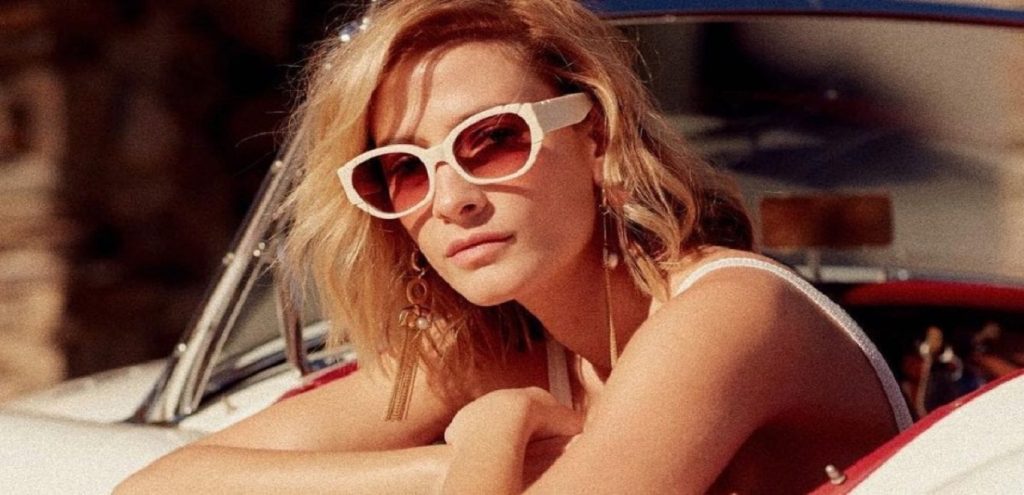 Ισμήνη Παπαβλασοπούλου: Η πρώτη της εμφάνιση ως…  «ζωντανή κούκλα» σε ριάλιτι μοντέλων (βίντεο)