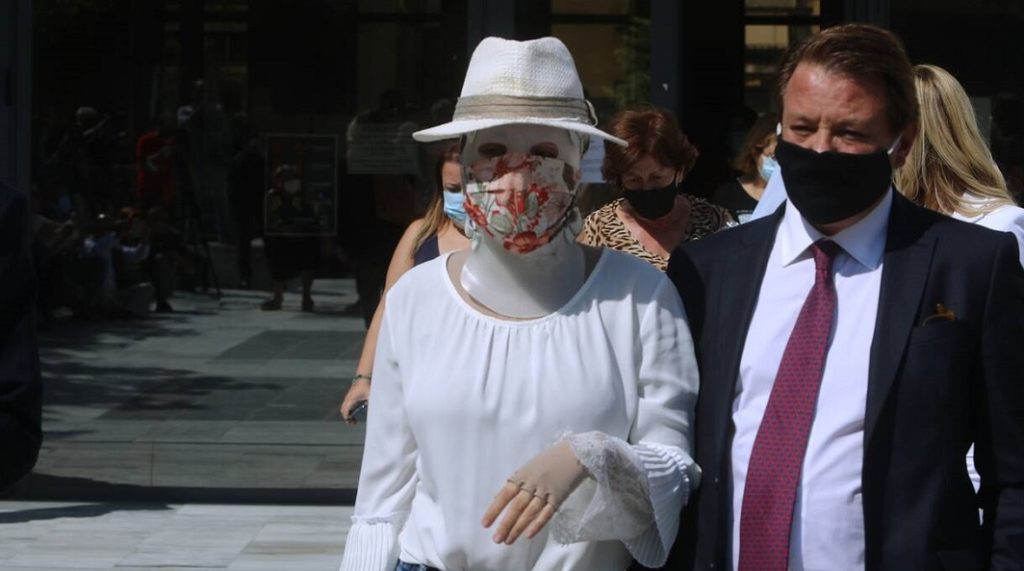 Βιτριόλι – Συνήγορος Ιωάννας: «Η κατηγορούμενη της έριξε πάνω από ένα λίτρο από το καυστικό υγρό»