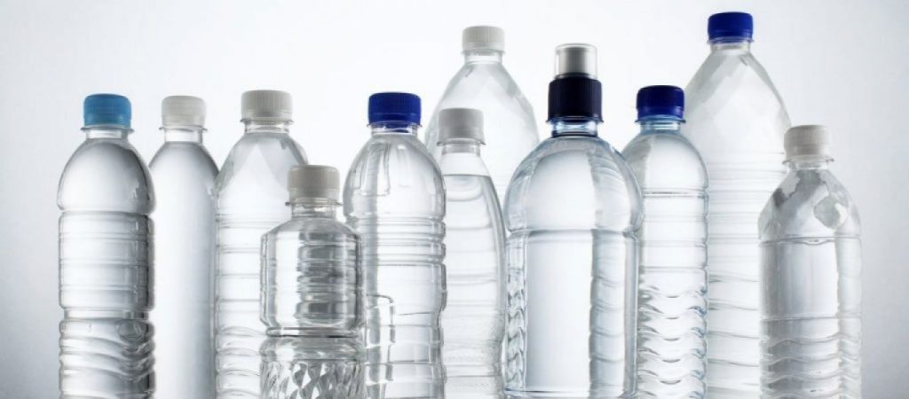 Δείτε τι μπορεί να πάθετε αν χρησιμοποιείτε πολλές φορές τα πλαστικά μπουκάλια