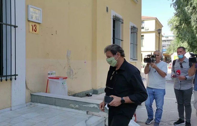 Νίκος Κουρής: Του απαγορεύτηκε να χρησιμοποιεί το επίθετο «Θεοδωράκης»