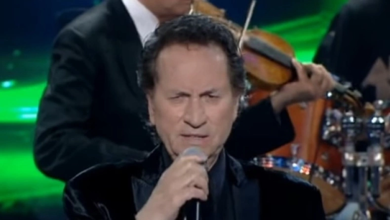 Ο Μάκης Χριστοδουλόπουλος αποκαλύπτει την ιστορία του τραγουδιού «παντρεμένοι κι οι δυο»