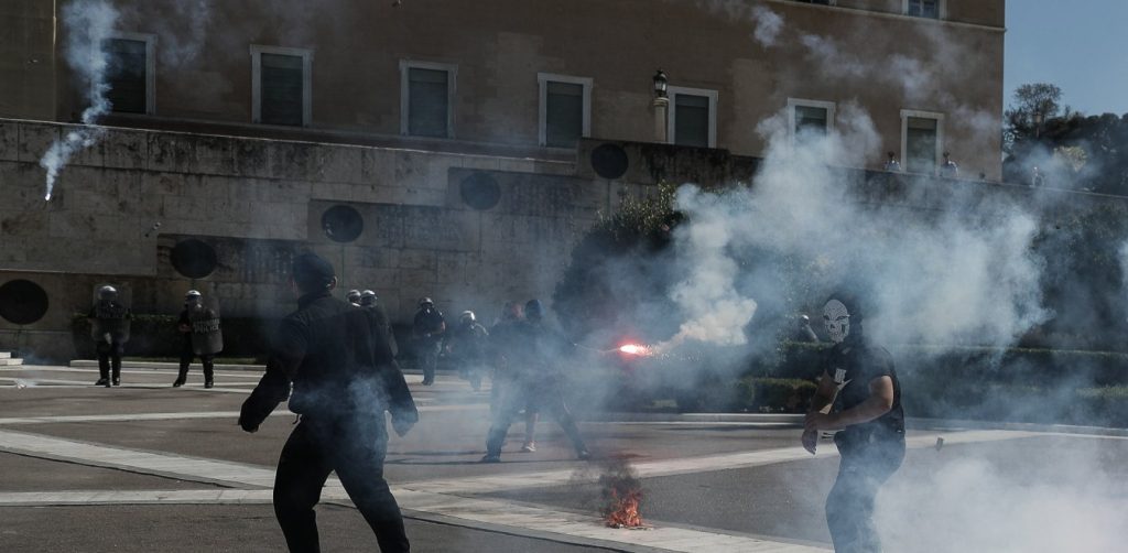 Επίθεση της Αστυνομίας με χημικά στο Σύνταγμα κατά του πανεκπαιδευτικού συλαλητηρίου