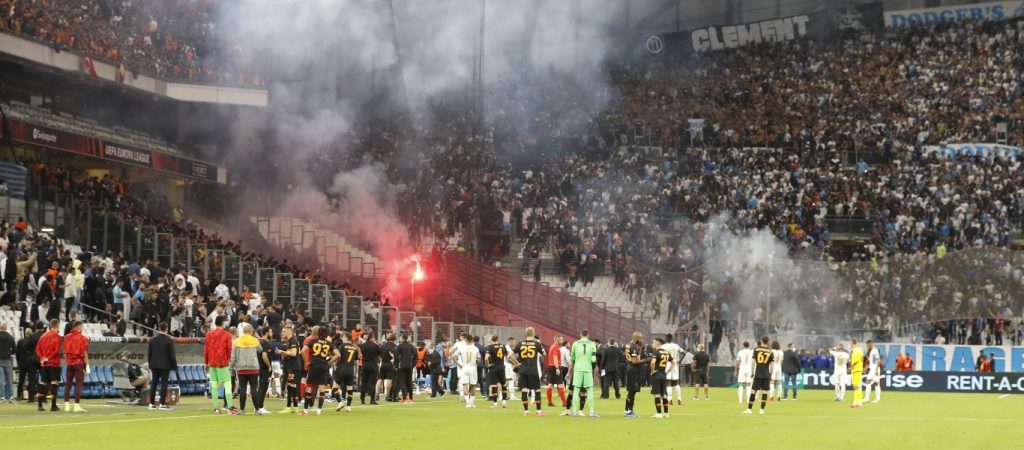 Σοβαρά επεισόδια μετά το τέλος του Μαρσέιγ – Γαλατασαράϊ – Τρεις αστυνομικοί τραυματίες