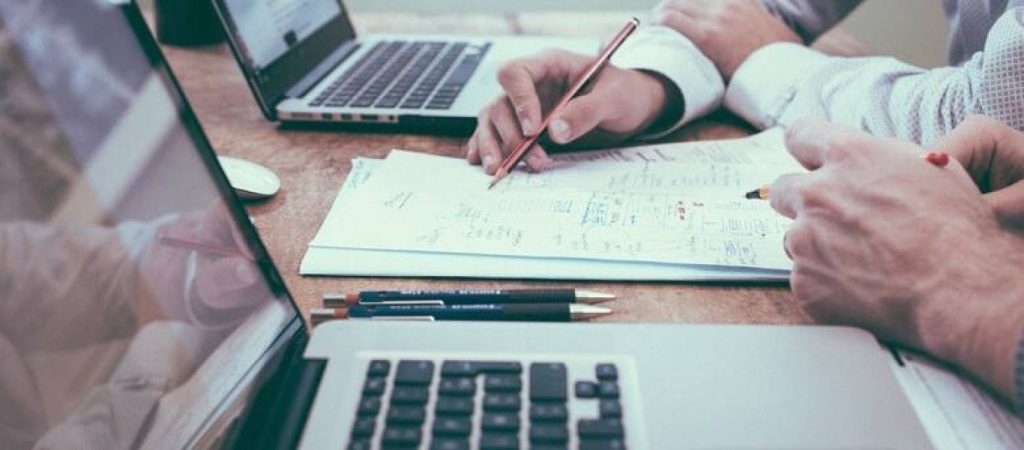 «Συν-εργασία»: Το νέο χρονοδιάγραμμα υποβολής αιτήσεων – Ποιοι μπορούν να ενταχθούν στο πρόγραμμα